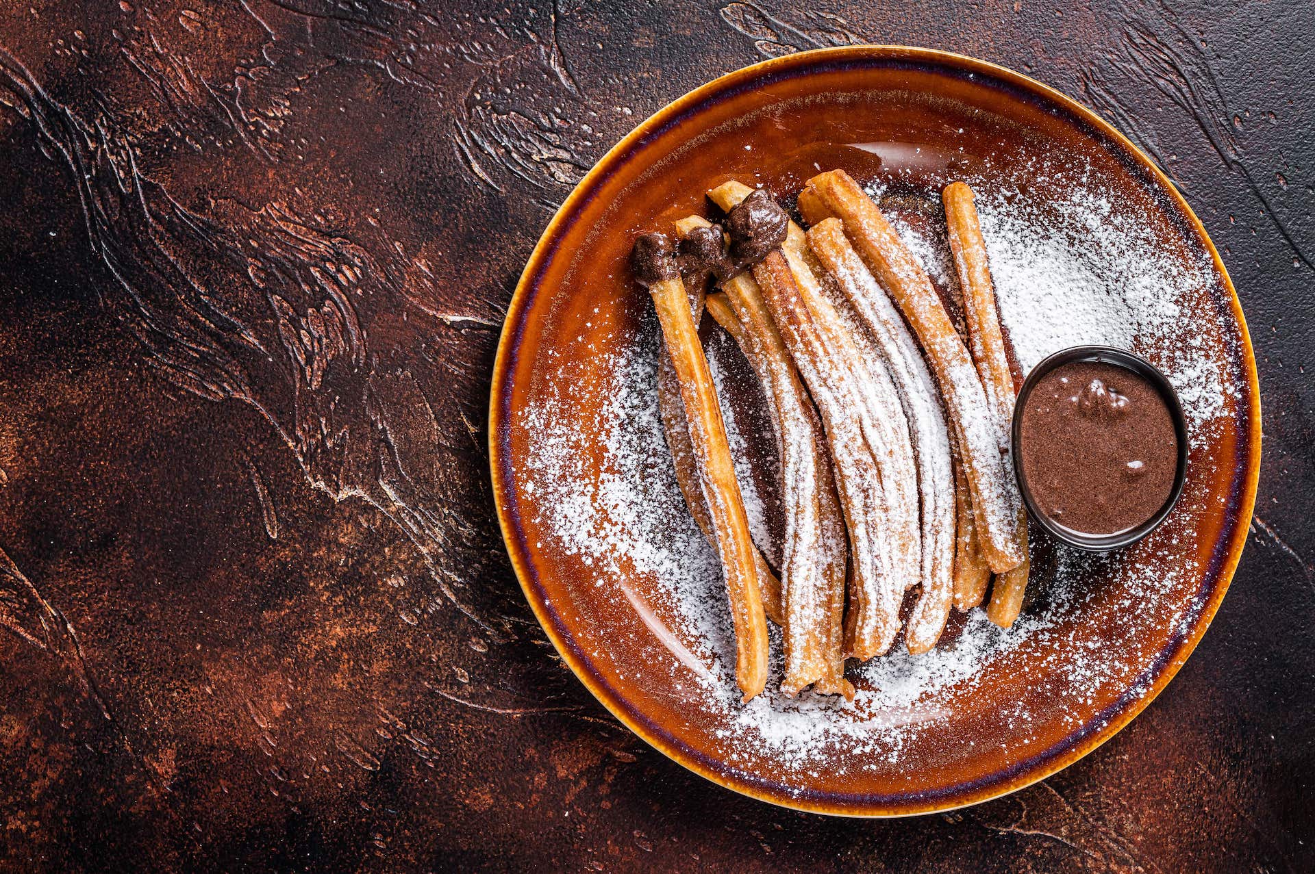 colazione spagnola con churros e cioccolato